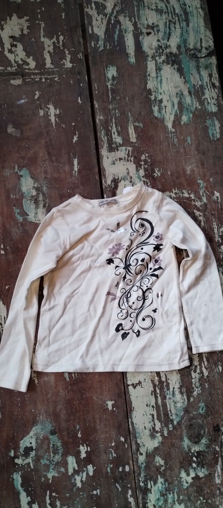 Girls old navy shirt sized 4T