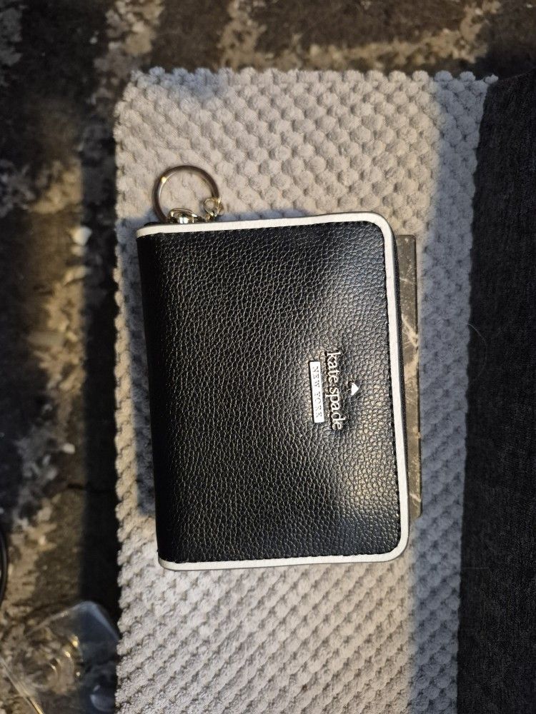 Kate Spade New York Leila Medium L-Zip Wristlet in 100% black leather.