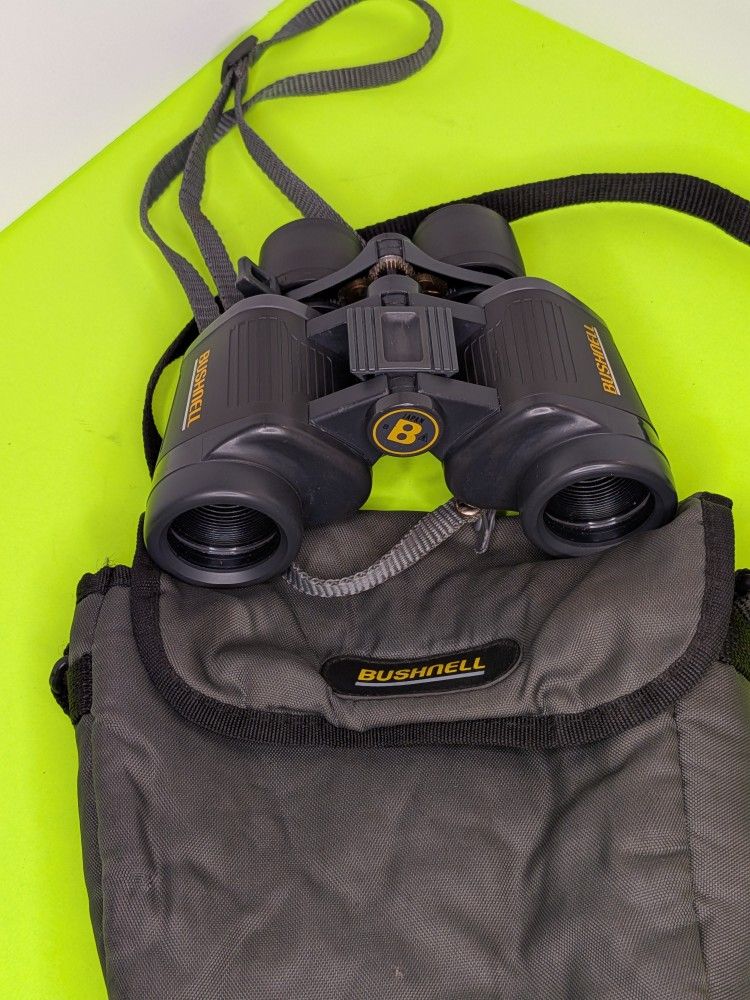 Bushnell 7-15x35 Zoom Binoculars 13-7016 w/ Strap & Carry Tote