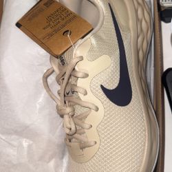 Nike Running Shoes REVOLUTION 6 NN Size 12