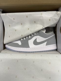 Jordan 1 Low” WOLF GREY” In MENS 9.5/womens 11  