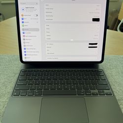 Apple iPad Pro (M4, 7th Gen) 13 Inch With Magic Keyboard