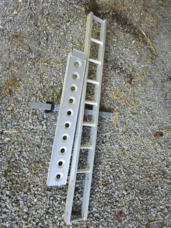 Black Widow Motorcycle hitch carrier With Ramp