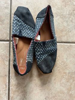 Tom’s women’s patriotic shoes
