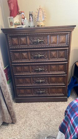 Chest of drawers