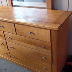 Nice Vintage All Wood Dresser With Mirror - 7 - Wide Large Drawers  ,Light Wood Color.