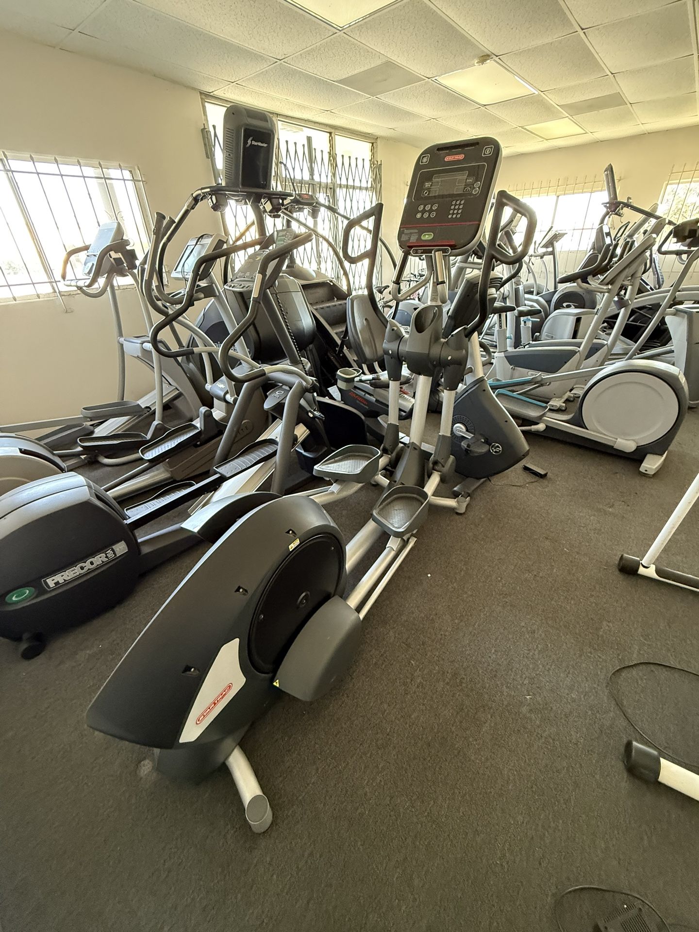 Star Trac 8 RDE rear drive elliptical, Commercial gym equipment. Cardio equipment