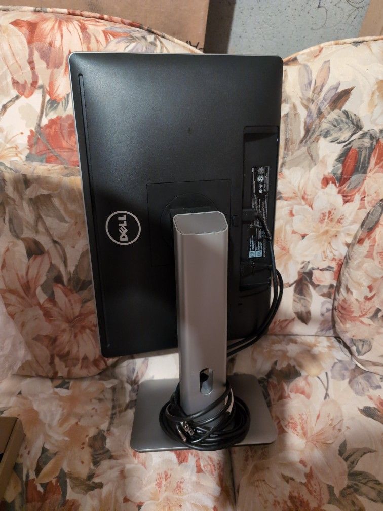 19" Dell Monitor & Keyboard (New)