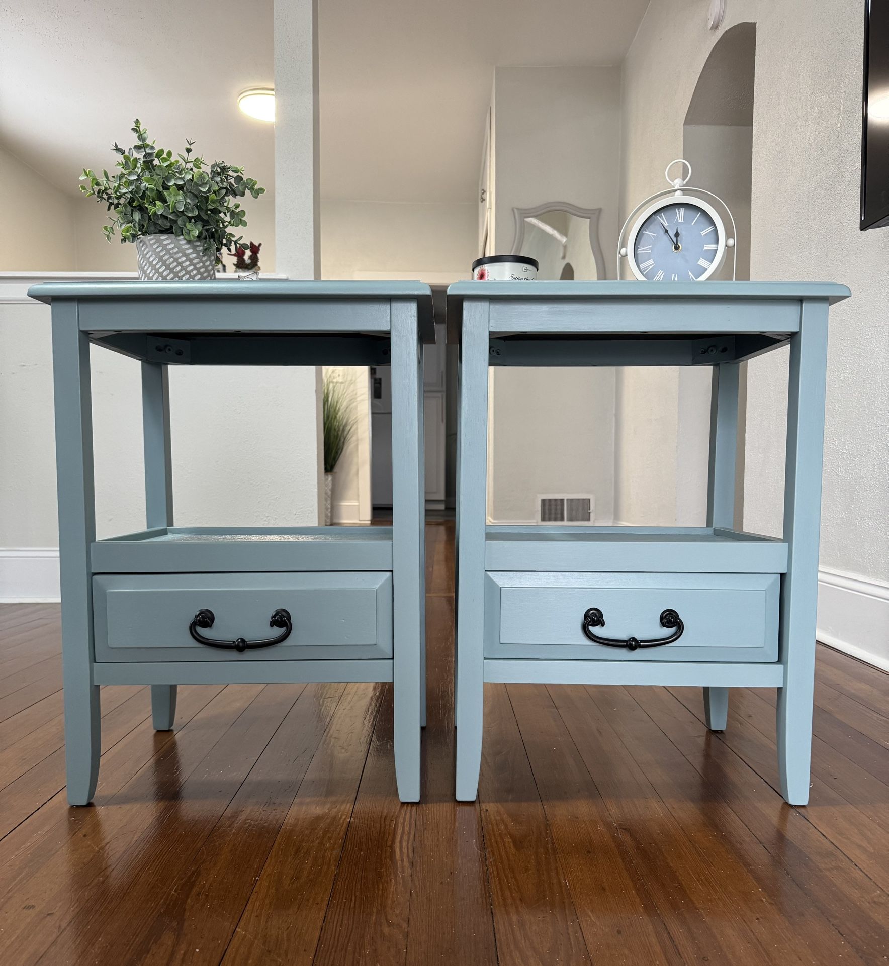Pair Of Nightstands / End Tables