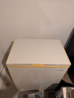 Chest Freezer 5.0 Cu. Ft. Insignia / Congelador
