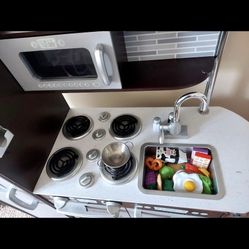 Children’s Kitchen Play 