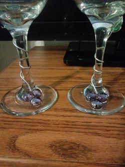 2 cute wine glasses🍷 🍇