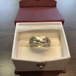 Men’s DAD ring Stamped P4SR which contains alloys of gold, silver, platinum & palladium. Also has 2 side diamonds size 10 1/4