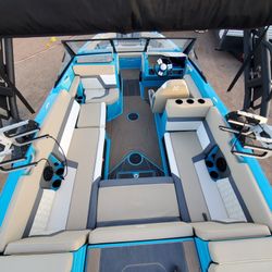 2022 Heyday H22 Surf Wakeboard Boat Seating For 14