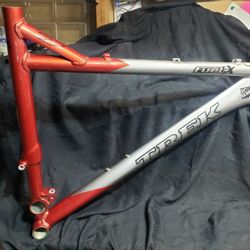 21" 2009 Trek FuelEX7 (front) Frame
