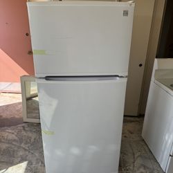 Kenmore Refrigerator 