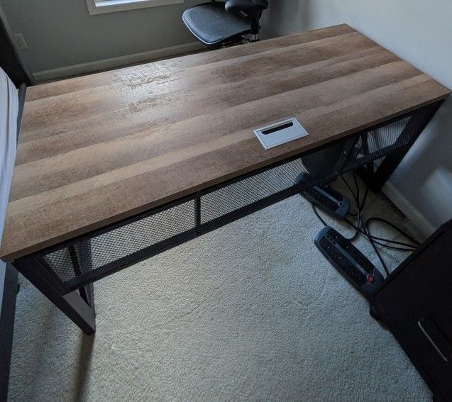 BON AUGURE 60” Computer Desk – Vintage Oak, Sturdy Metal Frame – Excellent Condition