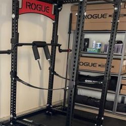Rogue Fitness RM-4 MONSTER Power Rack 2.0 With Name Plate Crossmember And Strap Safeties
