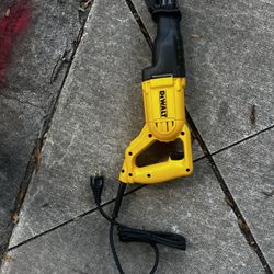 DeWALT 10A Reciprocating Saw Kit