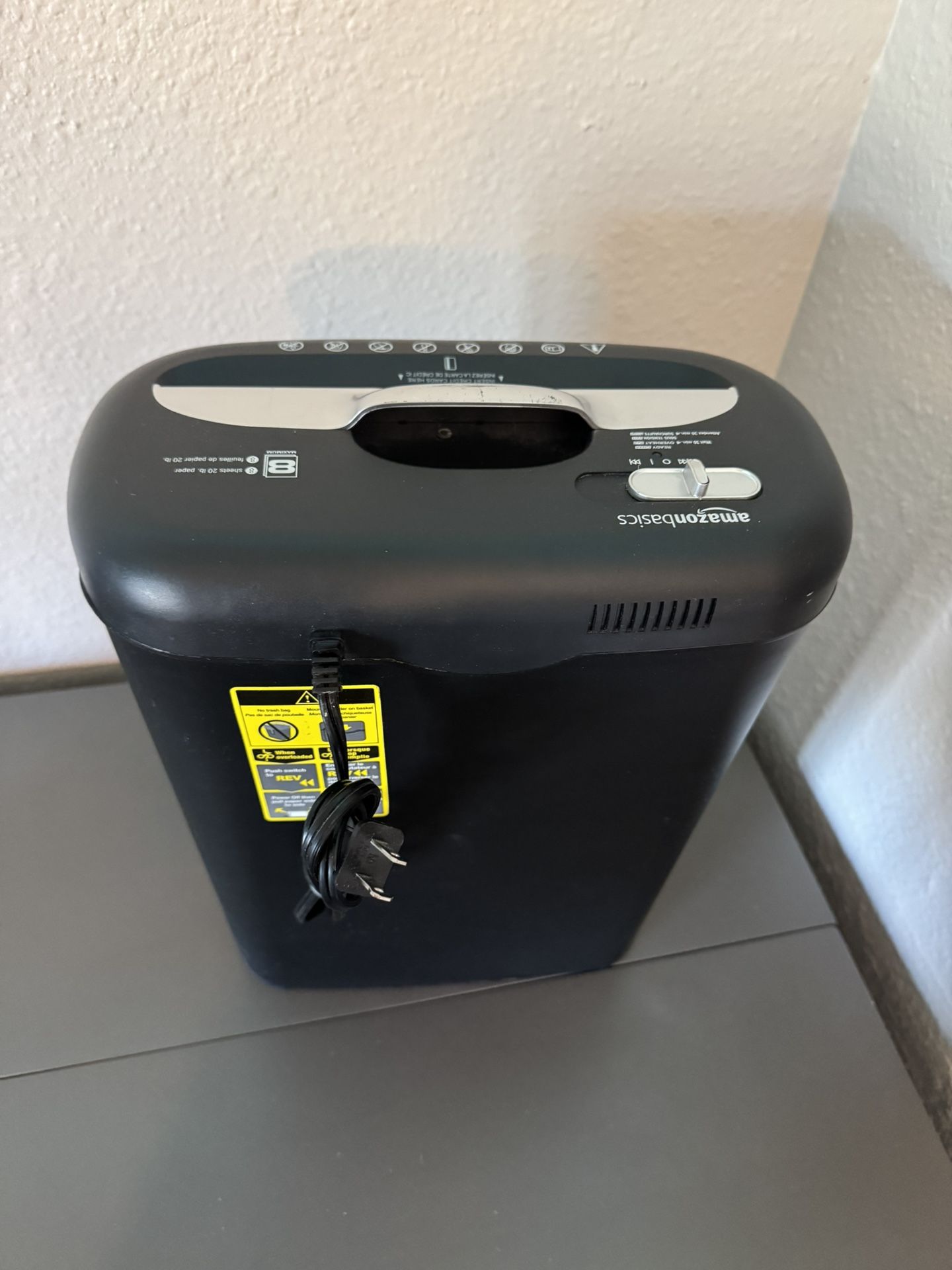 AmazonBasics 8-Sheet Capacity, Cross-Cut Paper and Credit Card Shredder, 4.1 Gal