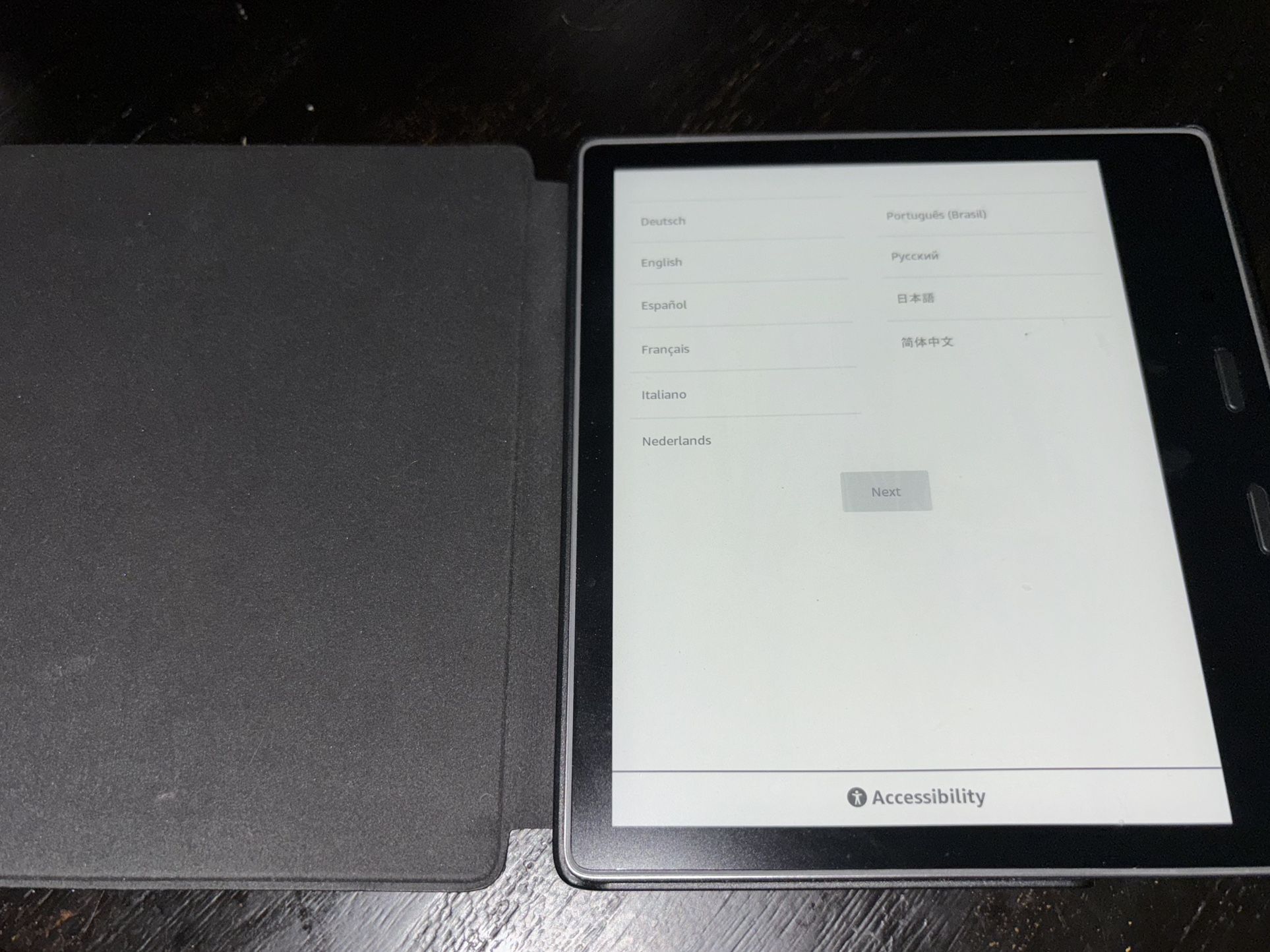 Kindle Oasis (2022) with Fabric Cover, Anker charger