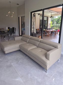 Premium Leather Sectional Sofa with Chaise – Excellent Condition