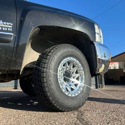 17x9 Lock Off-road Rims And Tires 285/70/17 Leao AT