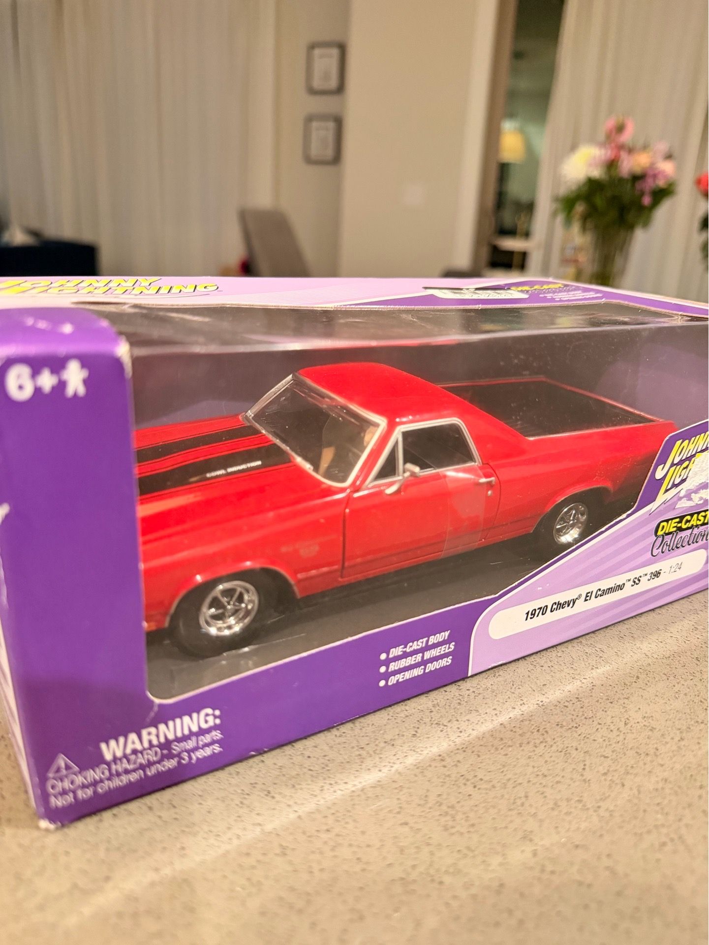 Johnny Lightning 1970 Chevy El Camino SS 396 Die-Cast 1:24