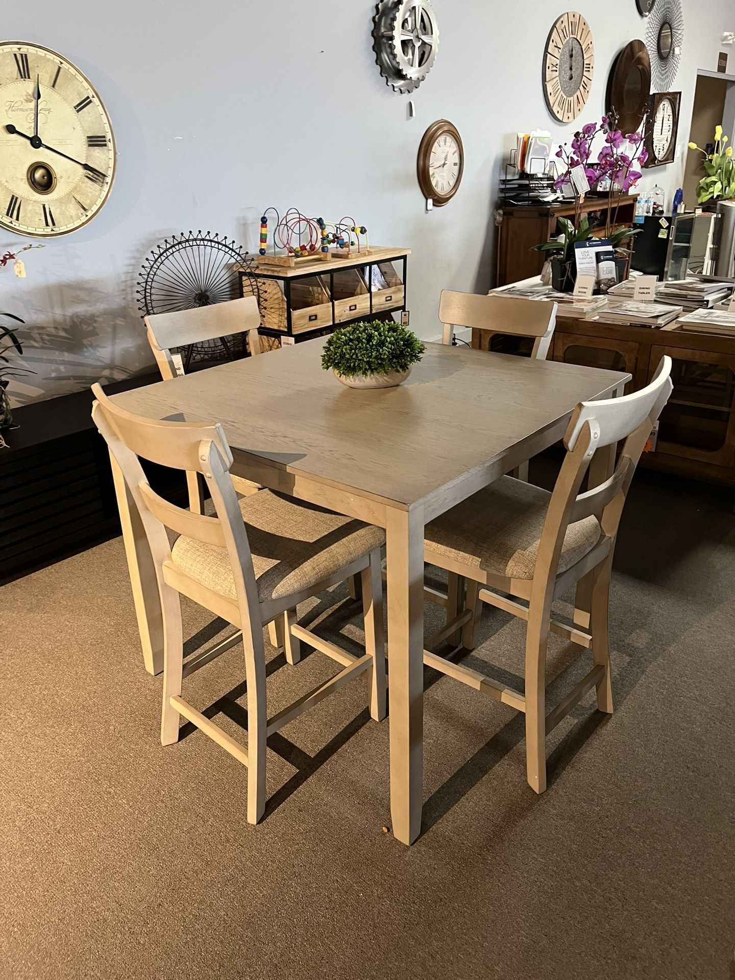 Table And 4 Barstools