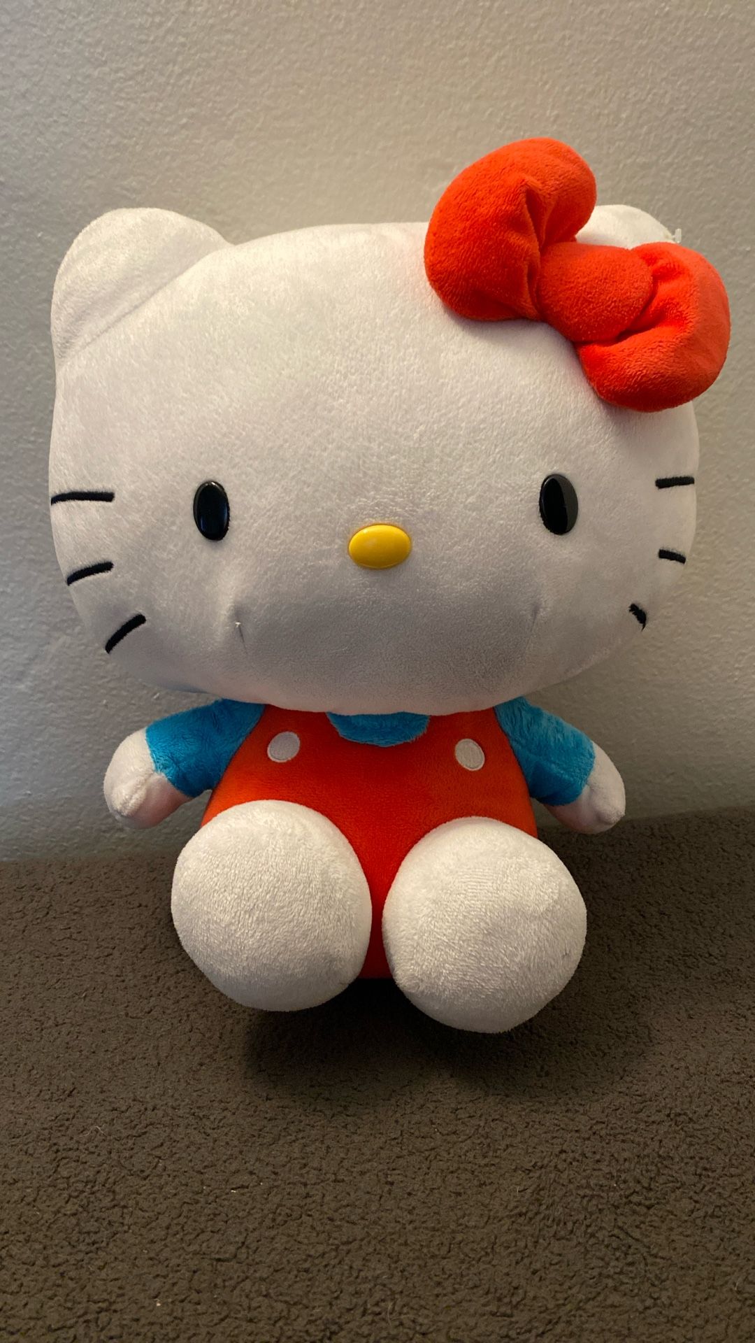 Universal Studios Sanrio Hello Kitty 2016 12.5" Soft Cute Plush Sitting