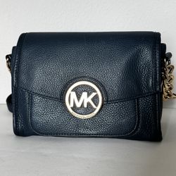 👜 Michael Kors Dark Blue Leather Crossbody Bag – Gold Logo – Classic & Chic