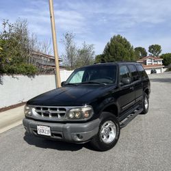 200 Ford Explorer 