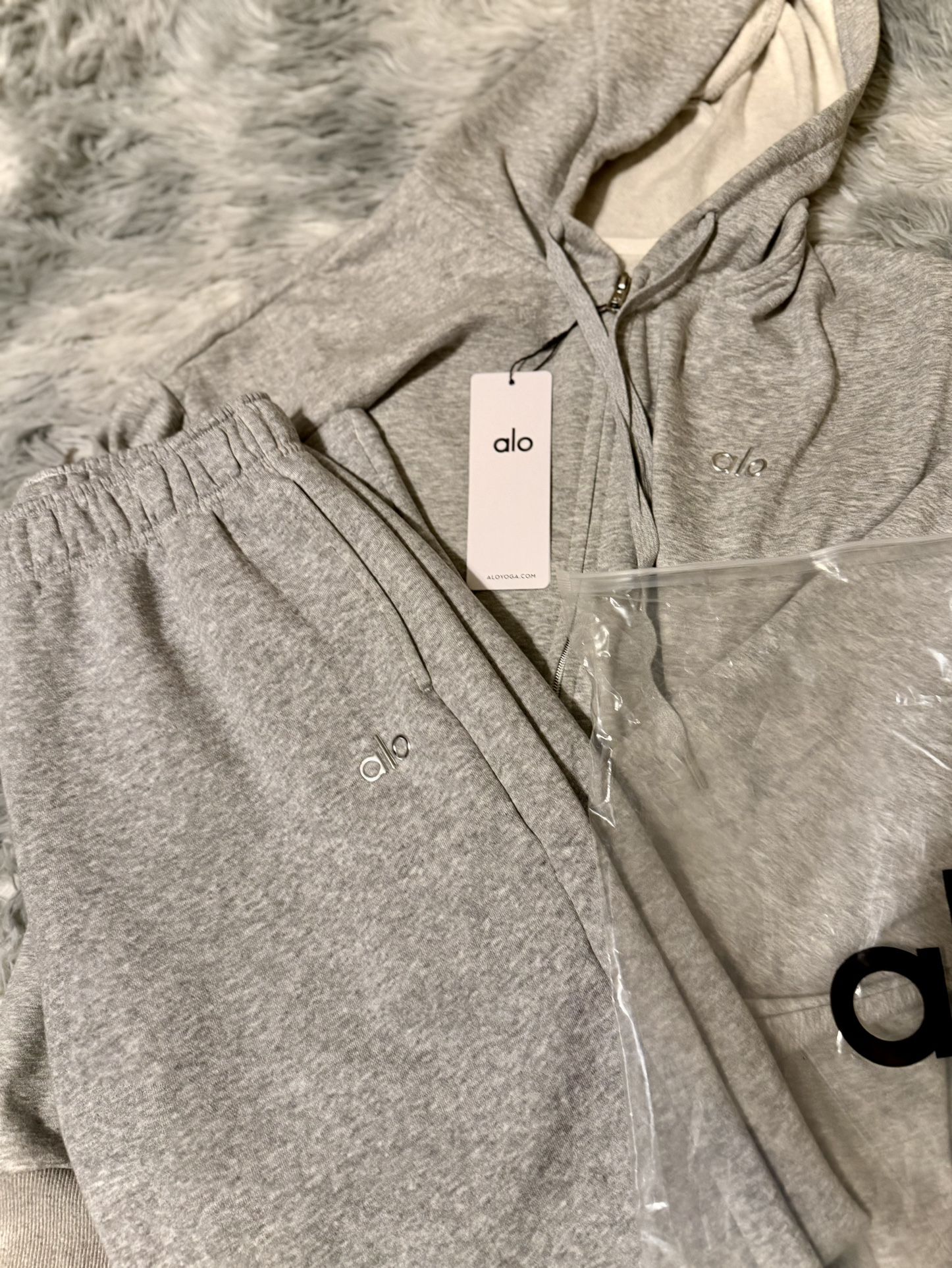 GREY ALO SET MENS SIZE LARGE
