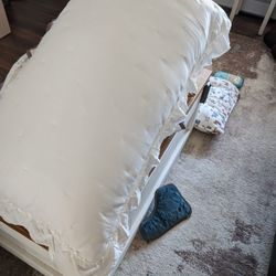 White Ruffled Pillow Shams With Pillows Included