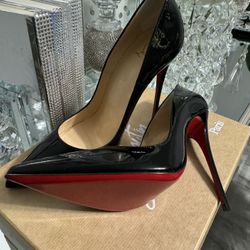 Christian Louboutin So Kate pumps (Authentic) 