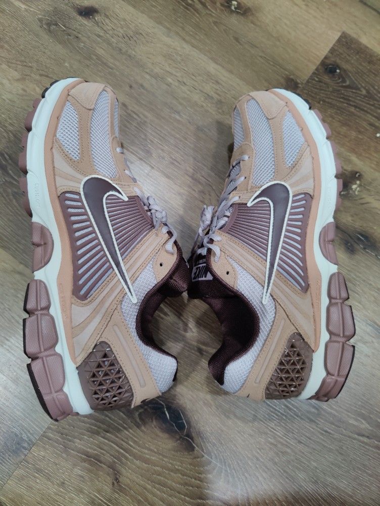 NWT Nike Mens Sz 14 Air Zoom Vomero 5 Dusted Clay Bowerman Series NEW