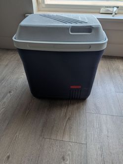 Rubbermaid Hard Cooler