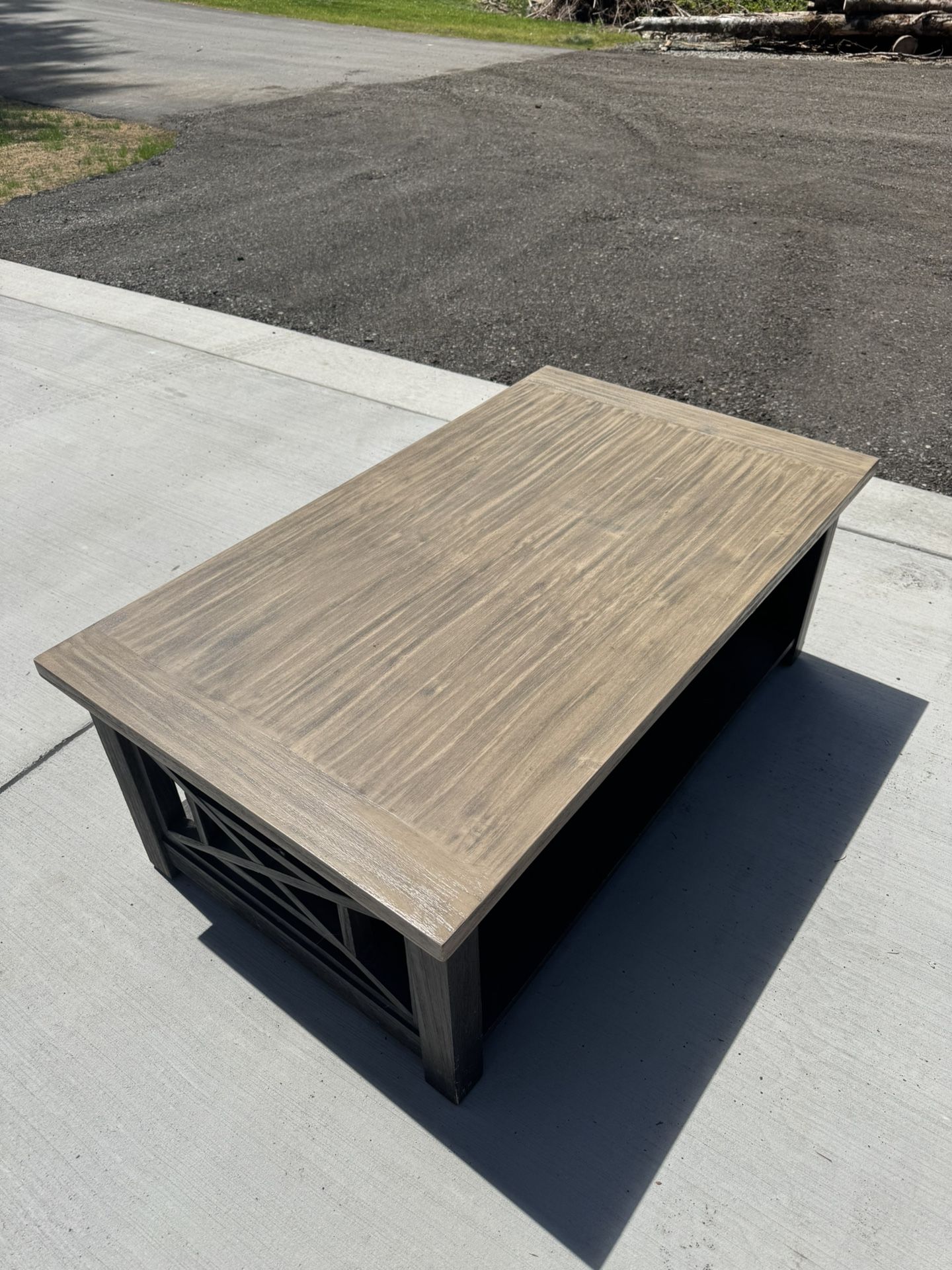 Free - Heatherbrook Coffee Table
