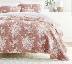 All Season 3-Piece Terracotta Distressed Bouquet Microfiber Reversible Full/Queen Quilt Set