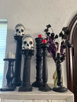 Gothic Halloween Skull and Candleholder Decor Set