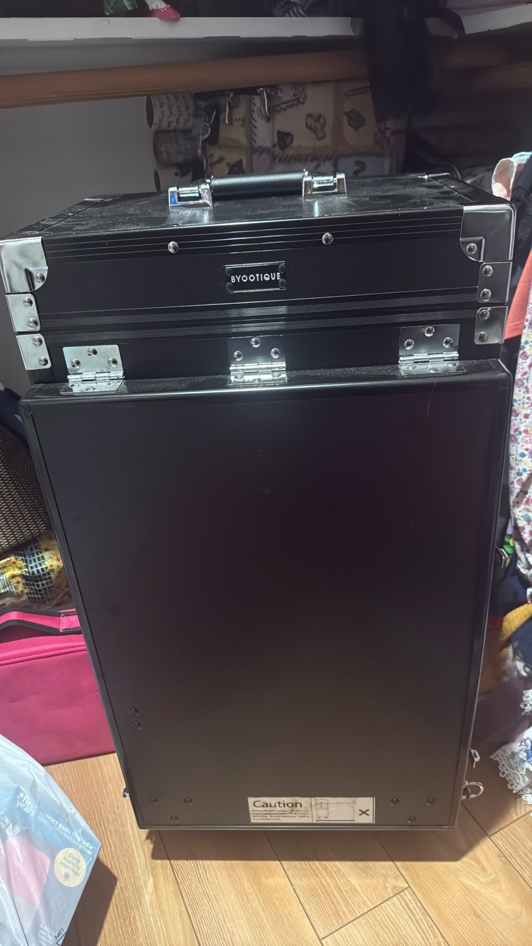 Portable Makeup Vanity With Speake