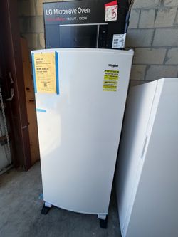 Whirlpool Upright Freezer White