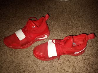Old Basketball Shoes ( I Don't Want Them Anymore) Out Of Box Only Used 3 Times. Good Condition! Size 13. Pick Up Only. Text Me For More Details