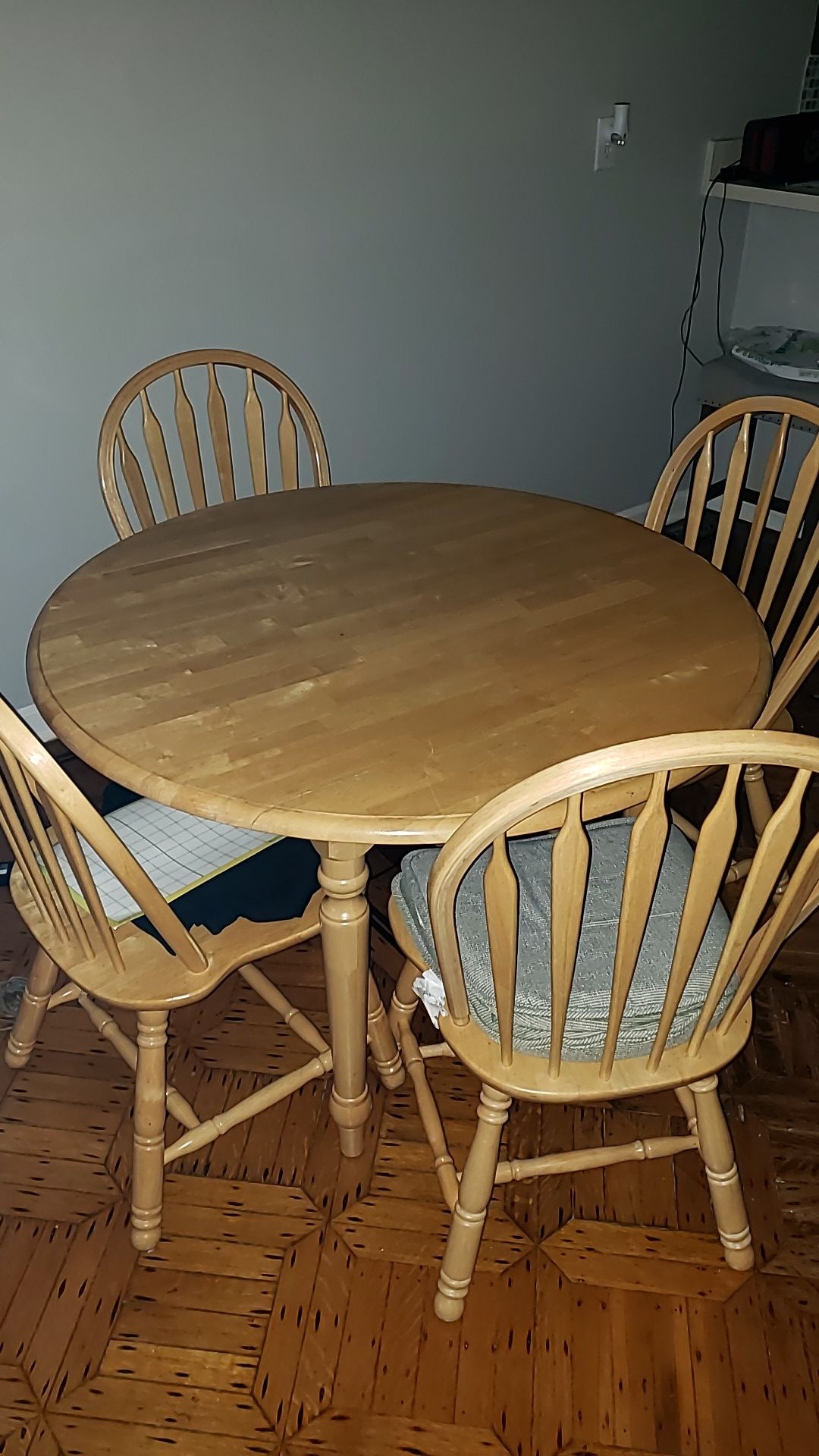 Fantastic solid wood dining room set.