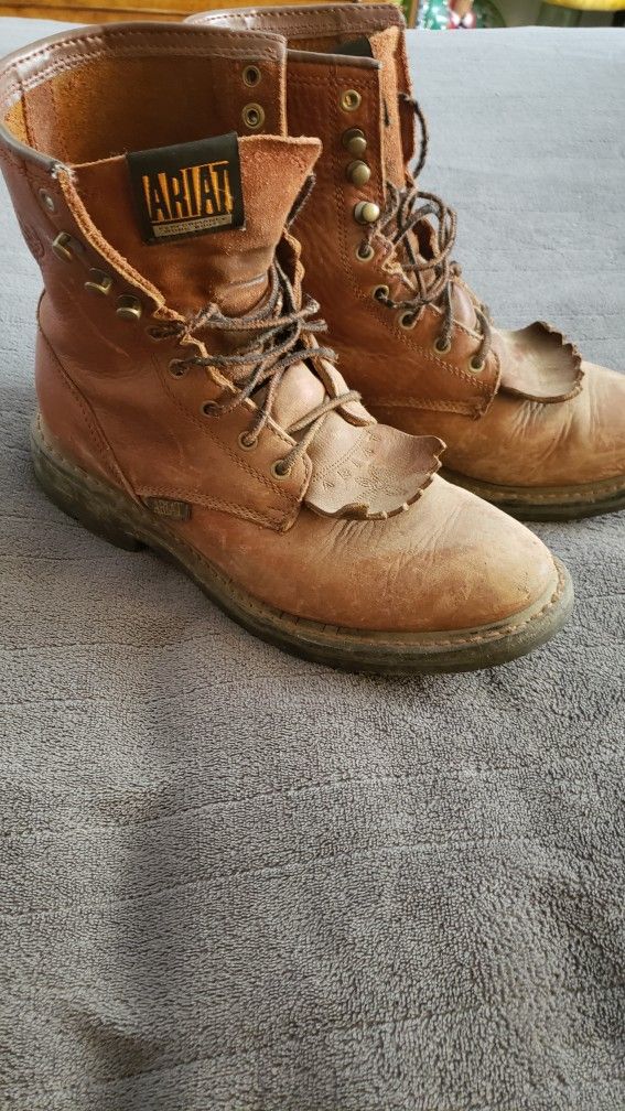 Men Work Boots 8    2 Pair