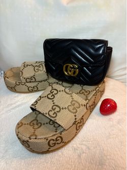 Set de sandalia y cartera
