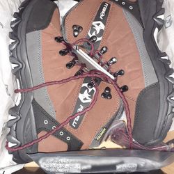 Size 7.5 Men Hiking Boots