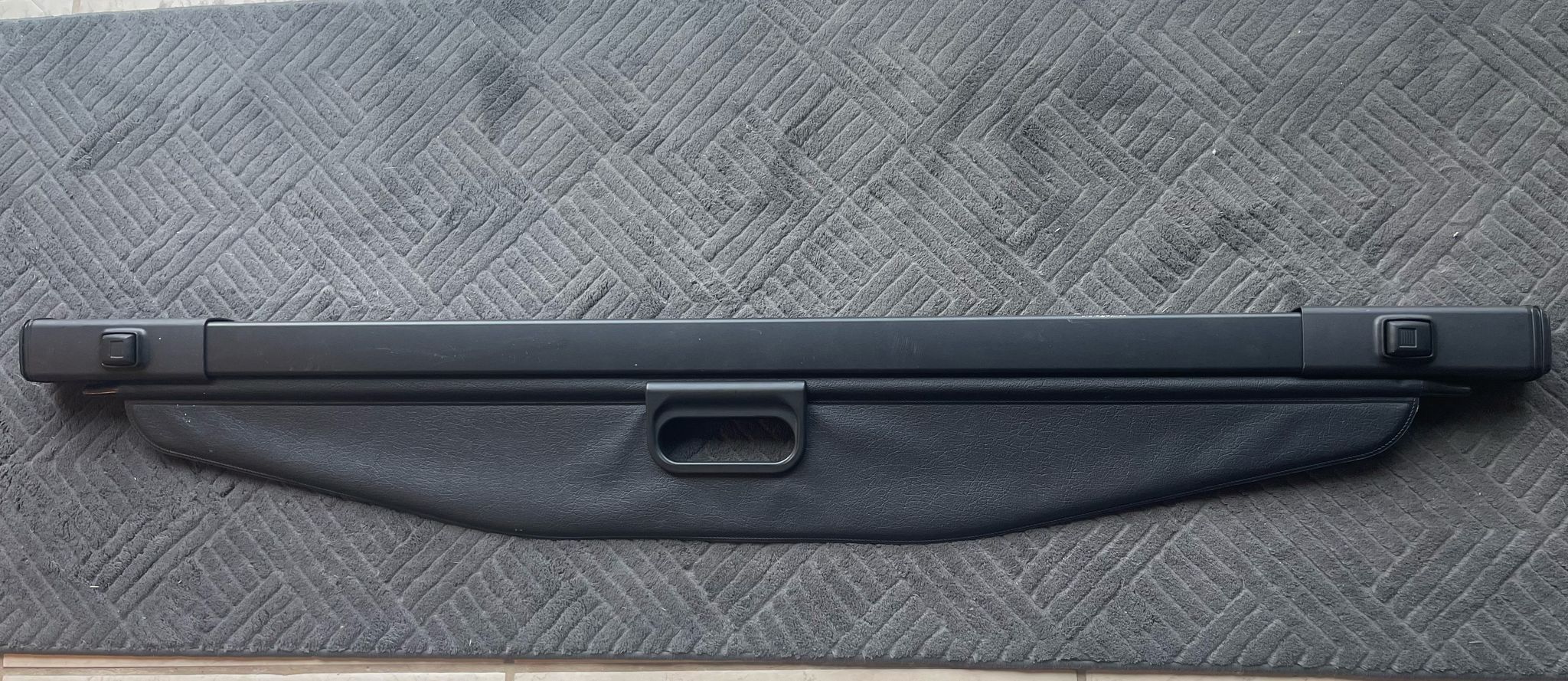 Rear Cargo Cover/Chevrolet Equinox GMC