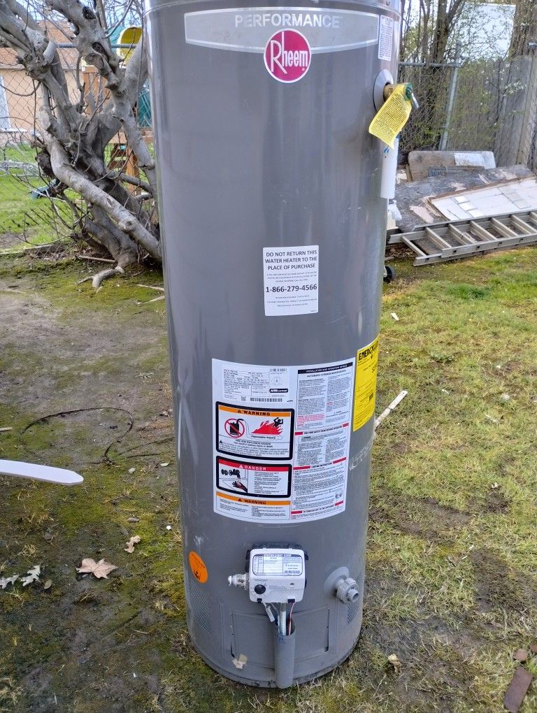 Gas Water Heater Excellent Condition 