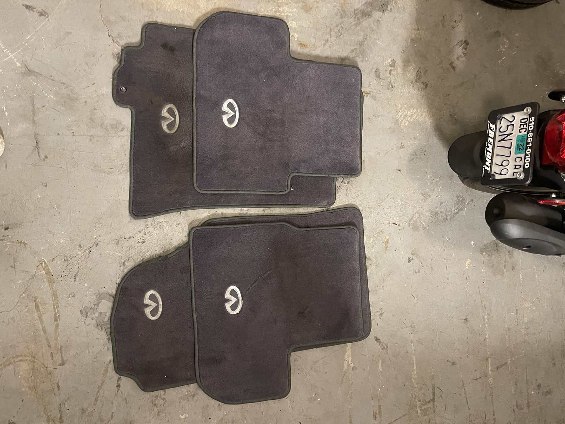 Floor mats for Infiniti G35